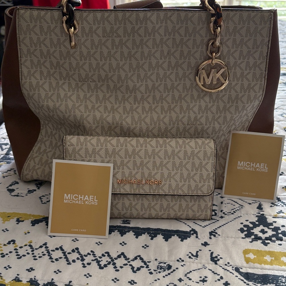 Michael Kors Signature Brown and Cream Shoulder Bag